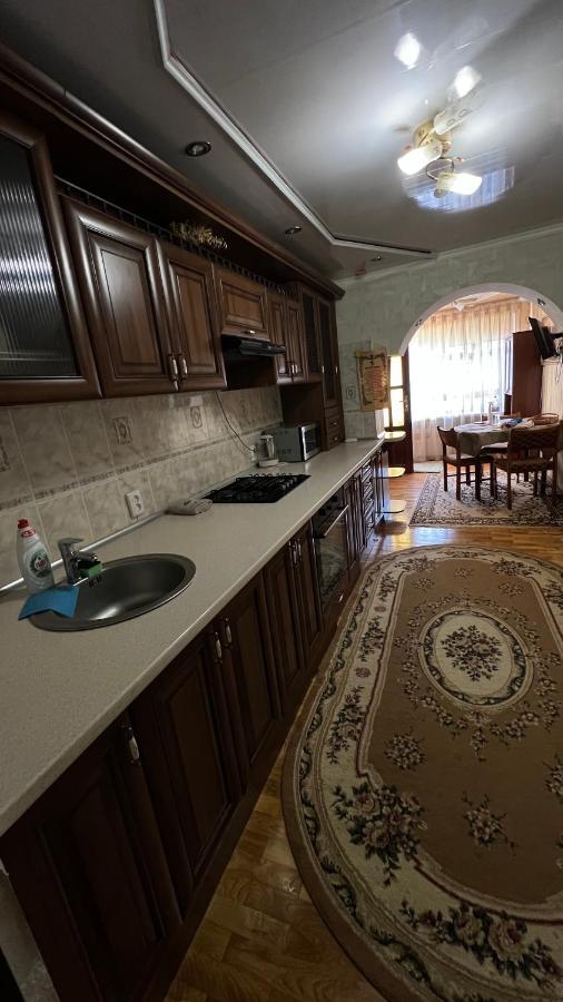Просторі Та Комфортні Апартаменти «Д.І.М.» Kamianets-Podilskyi Εξωτερικό φωτογραφία